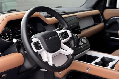 Land Rover Defender 110 D250 X-Dynamic AWD HSE