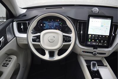 Volvo XC60 T6 Plug-In Hybrid AWD Ultra Dark