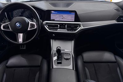 BMW Seria 3 330e xDrive M Sport sport-aut