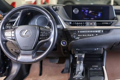 Lexus ES 300h Business Edition