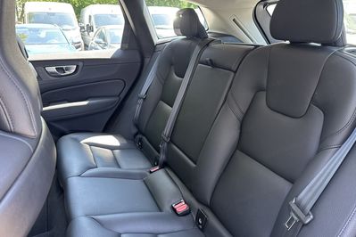Volvo XC60 B4 B Plus Dark