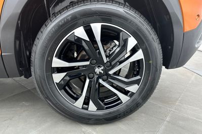 Peugeot 2008 GT 1.2 PureTech EAT8