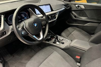 BMW Seria 2 220i Advantage aut