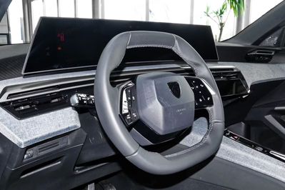 Peugeot 3008 Business e-DCS6 1.2 PureTech mHEV