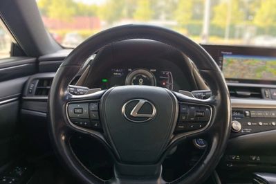 Lexus ES 300h Business Edition
