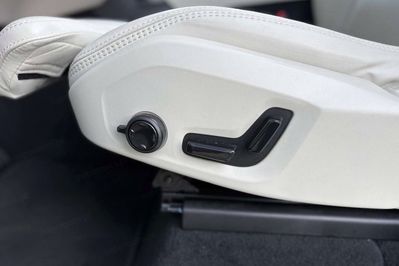 Volvo XC90 T8 AWD Plug-In Hybrid Ultra Bright