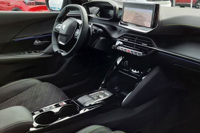 Peugeot 2008 GT Exclusive e-DCS6 1.2 PureTech mHEV
