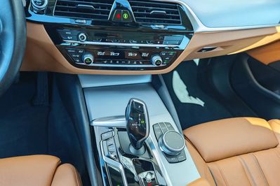 BMW Seria 5 Touring 540i xDrive Luxury Line