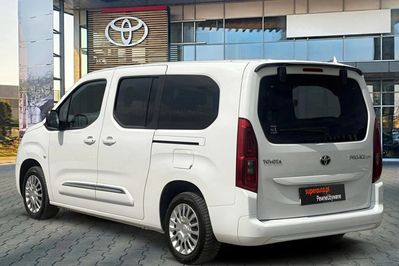 Toyota Proace City Verso Long 1.5 d-4D Business