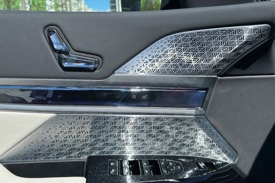 BMW Seria 7 M760e PHEV xDrive sport-aut