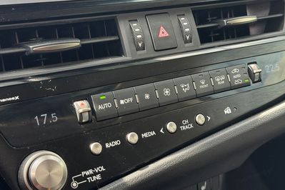 Lexus ES 300h Business Edition