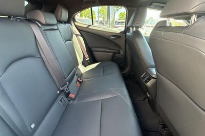 Lexus UX 300h F Sport Design Hybrid Dynamic Force