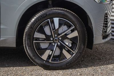 Volvo XC60 B5 AWD Plus Dark