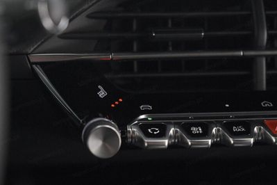 Peugeot 2008 GT Exclusive e-DCS6 1.2 PureTech mHEV
