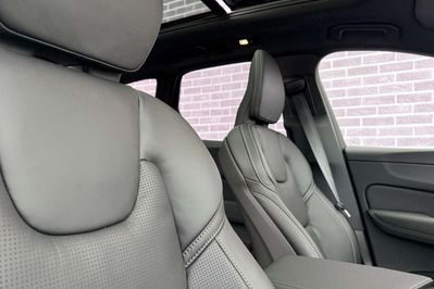 Volvo XC60 T8 Plug-In Hybrid AWD Ultra Dark