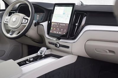 Volvo XC60 T6 Plug-In Hybrid AWD Ultra Dark