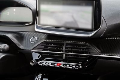 Peugeot 208 Allure e-DCS6  1.2 mHEV