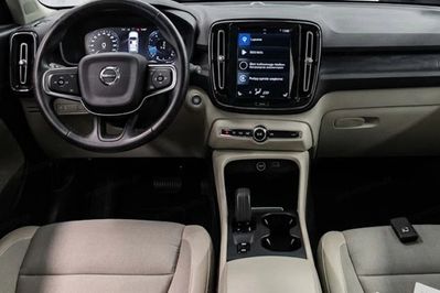 Volvo XC40 T3 Momentum Pro