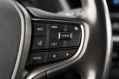 Lexus UX 300h Business