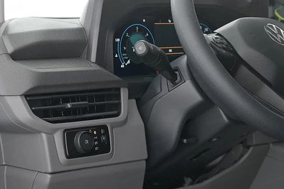 Volkswagen Transporter Kombi L2H1