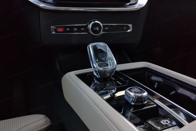 Volvo XC90 T8 AWD Plug-In Hybrid Plus Dark 7os