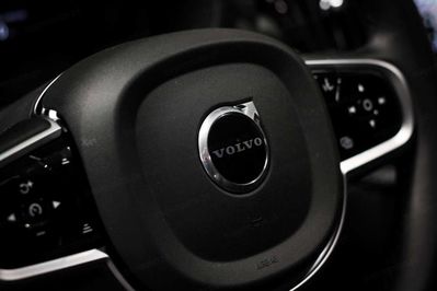 Volvo XC60 T8 Plug-In Hybrid AWD Ultra Black Edition