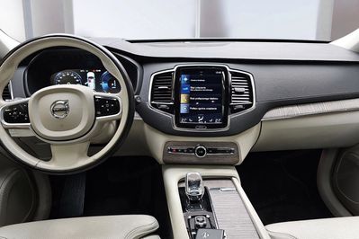 Volvo XC90 T8 AWD Plug-In Hybrid Inscription 7os aut