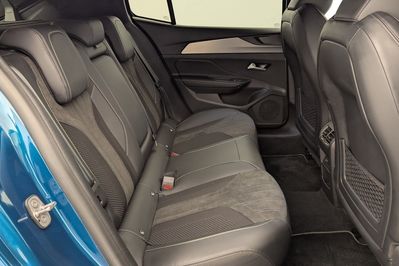 Peugeot 408 GT 1.2 mHEV e-DCS6