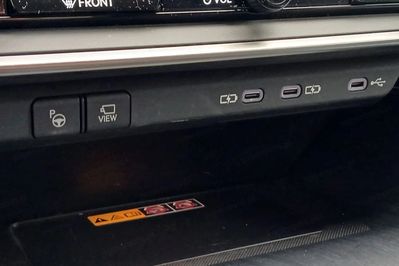 Lexus RZ 450e Omotenashi DIRECT4
