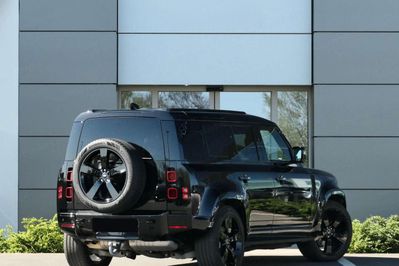 Land Rover Defender 110 D300 X-Dynamic HSE