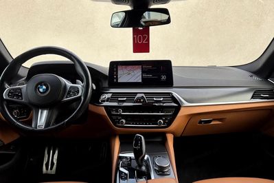 BMW Seria 5 530d xDrive M Sport sport-aut