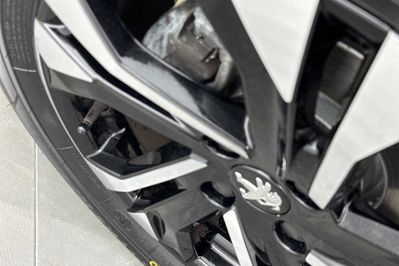 Peugeot 2008 GT 1.2 PureTech EAT8