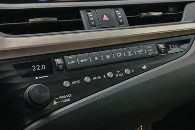 Lexus ES 300h Business Edition