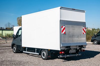 Iveco Daily 35S18 Kontener 8EP + Winda