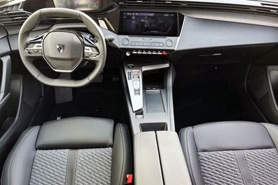 Peugeot 308 Allure EAT8 1.5 BlueHDi