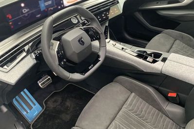 Peugeot 3008 GT Exclusive e-DCS6 1.2 mHEV