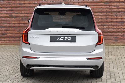 Volvo XC90 B5 AWD Ultra Dark