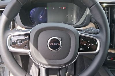 Volvo XC60 B5 B AWD Plus Dark aut