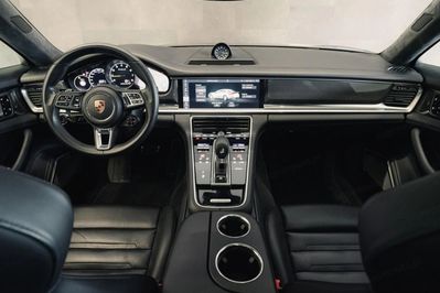 Porsche Panamera Turbo Hybrid