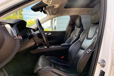 Volvo XC60 T8 Plug-In Hybrid AWD Ultimate Dark aut