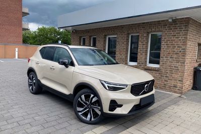 Volvo XC40 B4 Plus Dark