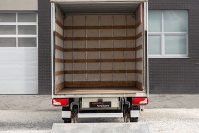 Mercedes Sprinter 314 Kontener + Winda