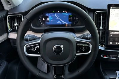 Volvo XC90 T8 AWD Plug-In Hybrid Plus Dark 7os