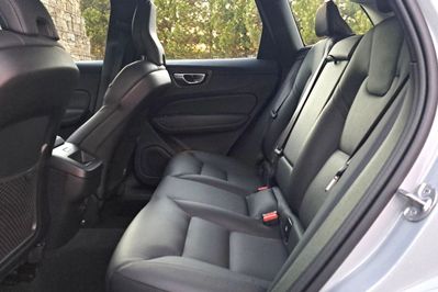 Volvo XC60 B4 D AWD Plus Dark aut