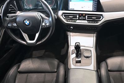 BMW Seria 3 320d xDrive Advantage aut