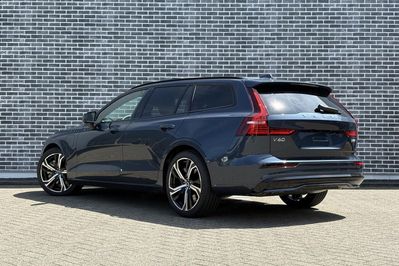 Volvo V60 T6 AWD Plug-In Hybrid Ultra Dark