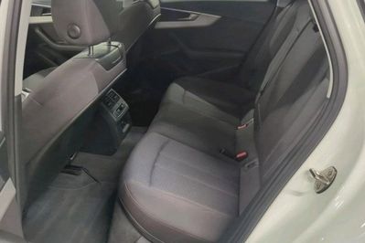 Audi A4 35 TFSI mHEV S tronic