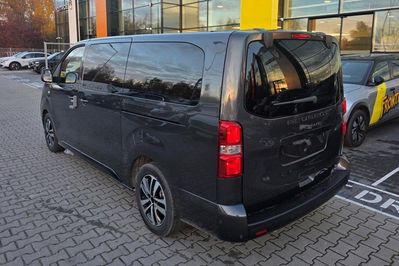 Peugeot Traveller Long L2H1 Business EAT8
