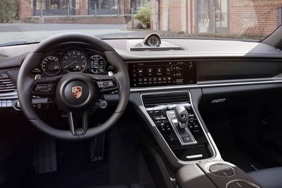 Porsche Panamera 4 E-Hybrid Platinum Edition