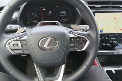 Lexus LBX Hybrid Vibrant Edition
